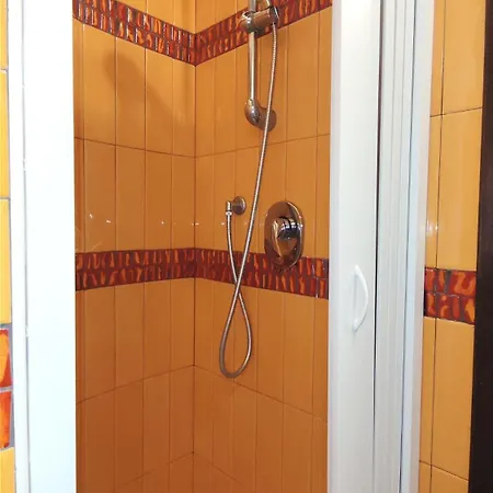 Ruggero House Чефалу